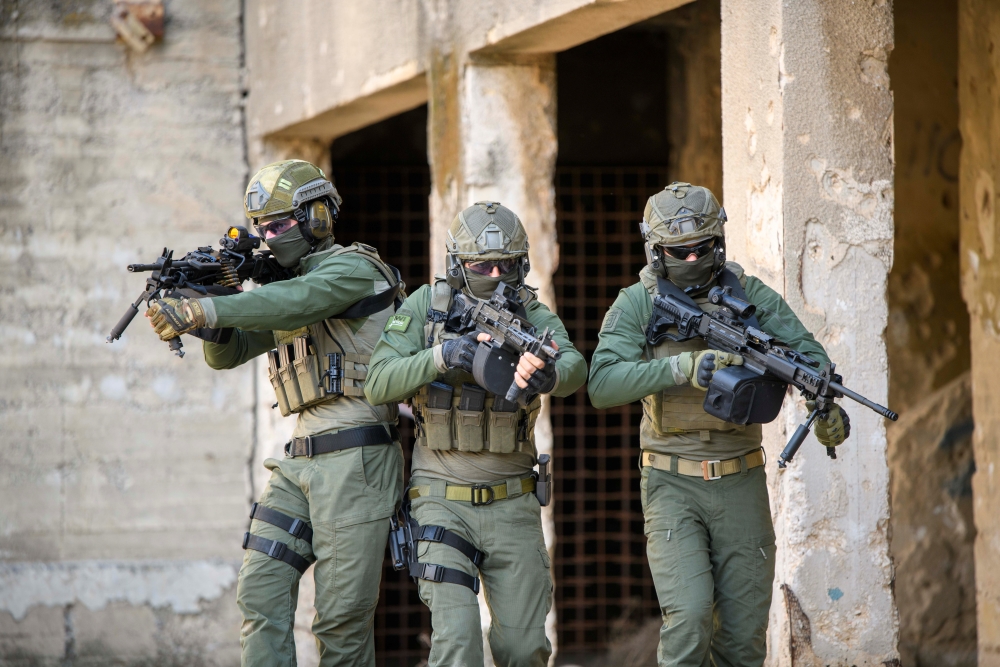 IWI_NEGEV machine gun mounting MEPRO M5 optics